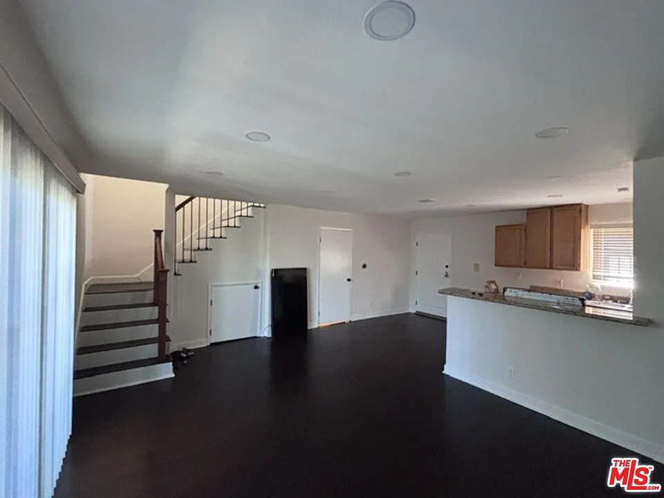 2 bed, 2.0 bath, 905 sqft, $2,750 — Photo 2