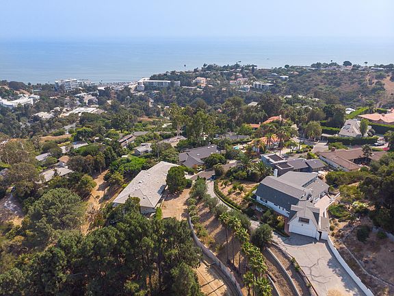3rd image of 557 Catalonia Ave