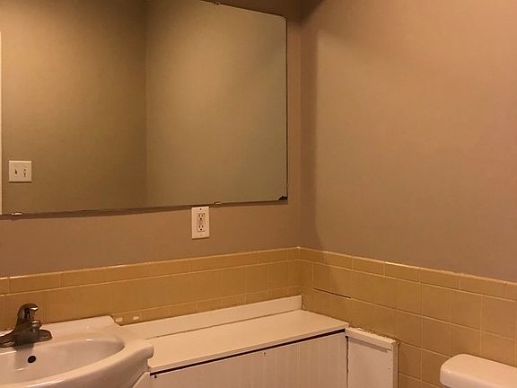4th image of 318 W Washington St APT 3