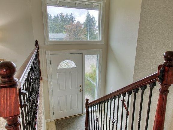 3rd image of 2747 Cambridge Dr