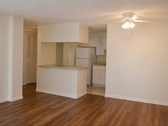 4th image of 2222 S Stewart Ave APT 1H