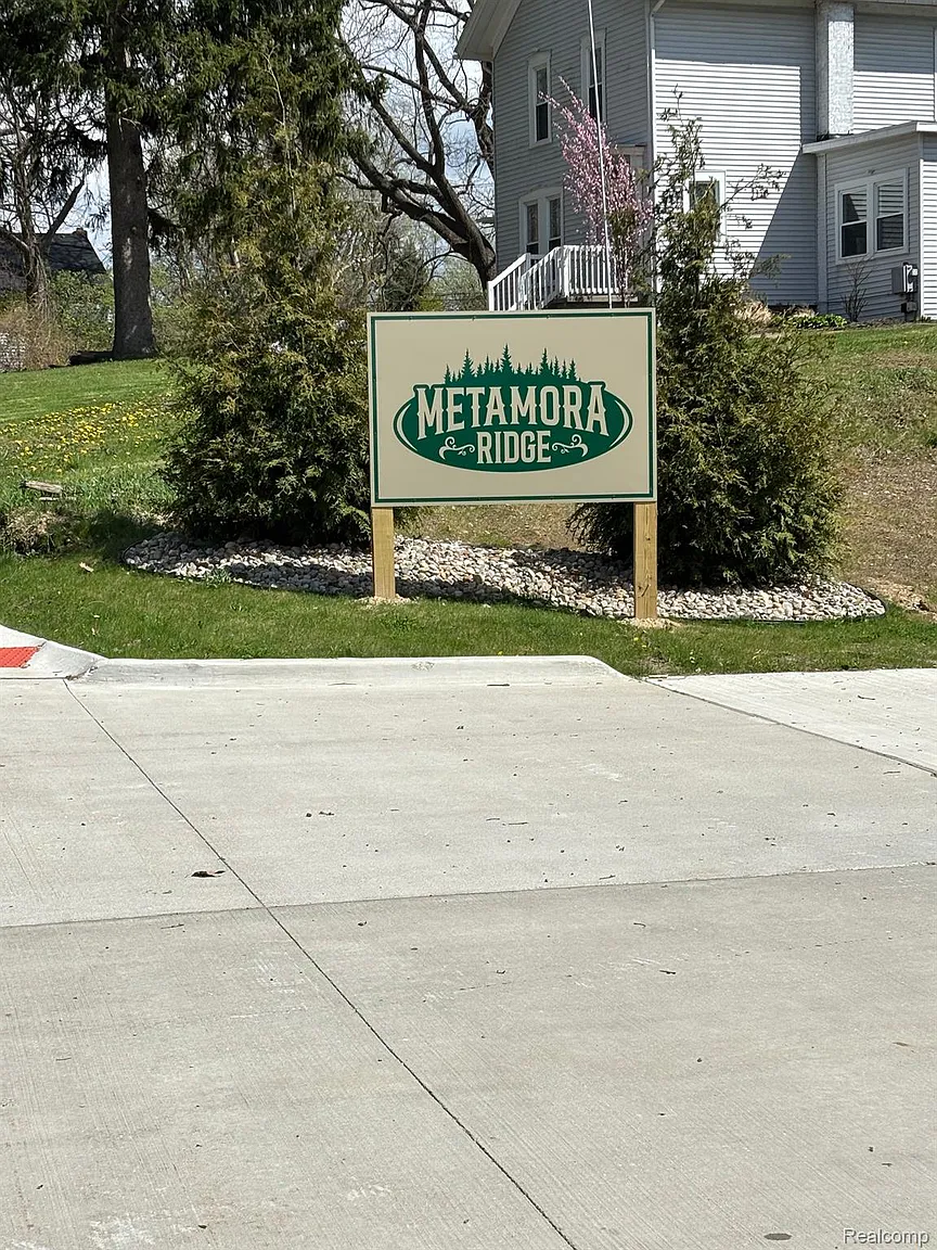 4060 Metamora Rd photo 1