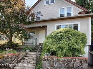 2050 NE Couch St APT 4, Portland, OR 97232