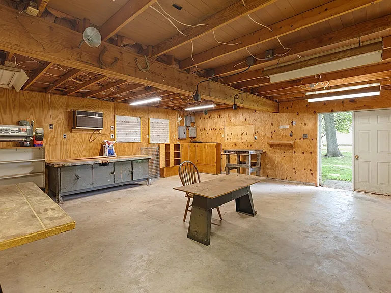 3228 Lakeshore Dr — Photo 45