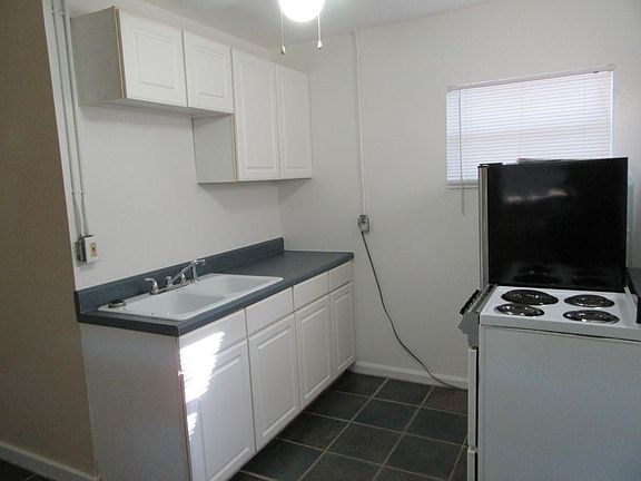 2nd image of 2111 W North A St