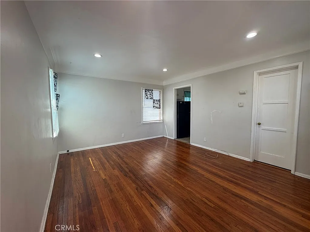 Studio, 350 sqft, $1,750 — Photo 2