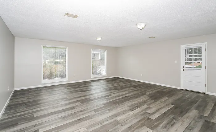 3 bed, 2.0 bath, 1910 sqft, $1,745 — Photo 3