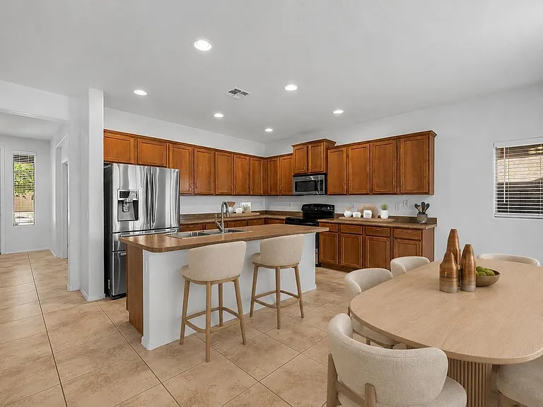 10775 W Washington St — Photo 4