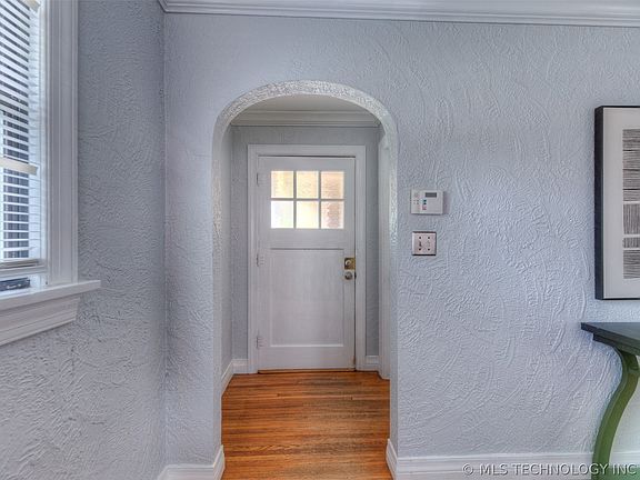 4th image of 1928 S Jamestown Ave