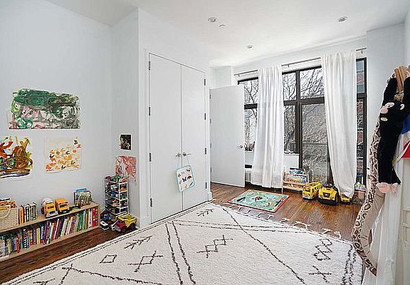 5th image of 230 E 124th St APT 5B