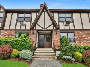318 Sierra Vista Ln, Valley Cottage, NY 10989
