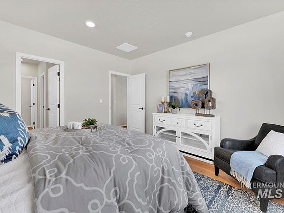 5th image of 605 Carita Avenue Block Lot 4
