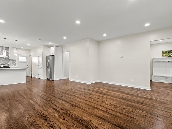 4th image of 804 S 9th Ave