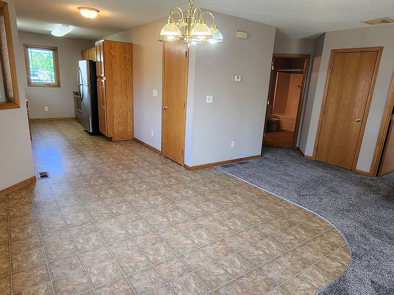 503 Amber Ln — Photo 2