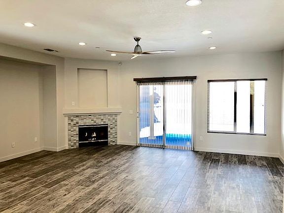 2nd image of 3867 Vista Dunes