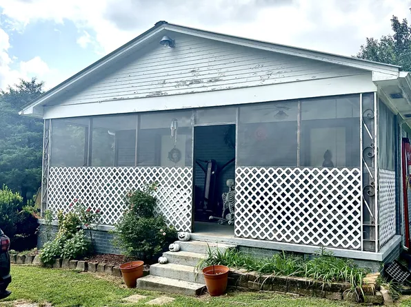 985 Ccc Rd, Mc Ewen, TN 37101