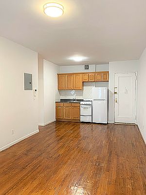 2nd image of 1562 3rd Ave Frnt 1