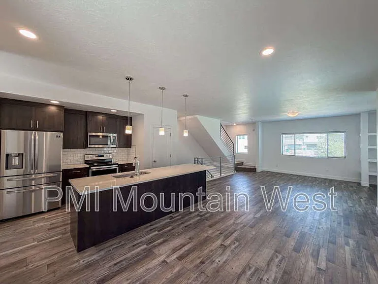 506 W 2200 N — Photo 11