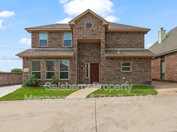 4904 Ridglea Hills Ct, Fort Worth, TX 76116