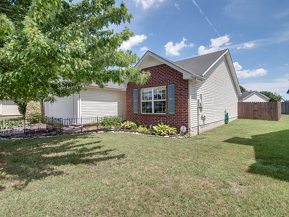 3rd image of 1527 Saint Andrews Dr