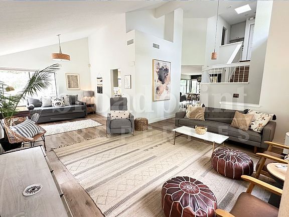 3rd image of 1174 La Tortuga Dr