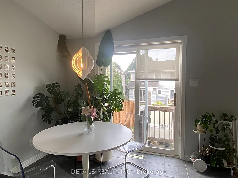 101 Milner Downs Cres — Photo 7