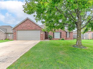 6004 S 36th St, Rogers, AR 72758