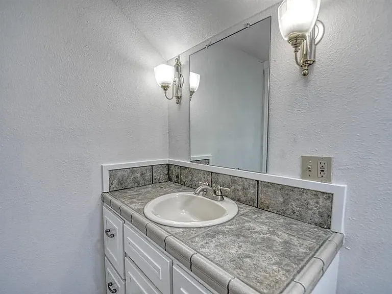 3609 Hampton Ct — Photo 25