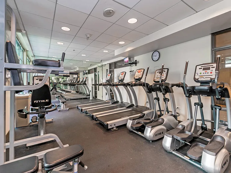 425 W Beech St #535 — Photo 32