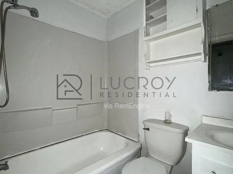 323 Colonial Dr — Photo 8
