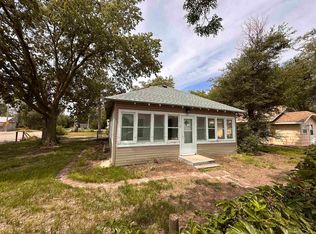 112 S 7th St, McCook, NE 69001