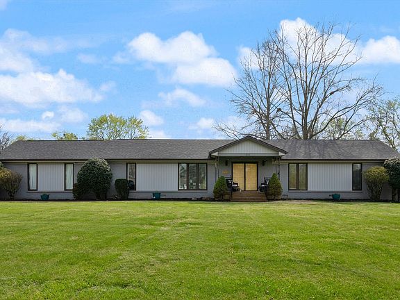 3rd image of 211 Lake Terrace Dr