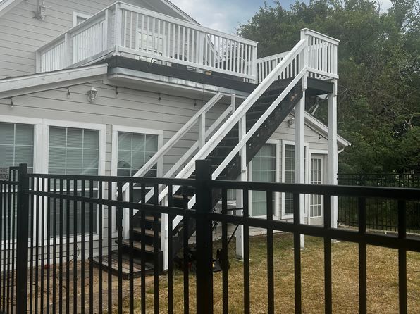 490 Blakely Ln