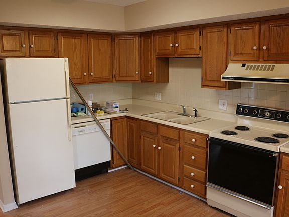 4th image of 15506 E 48th Ter