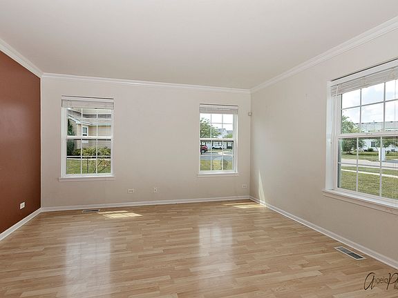 5th image of 284 Macintosh Ave
