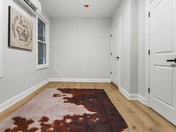5th image of 321 William St Floor 1