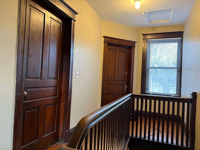 2215 Victor St — Photo 11