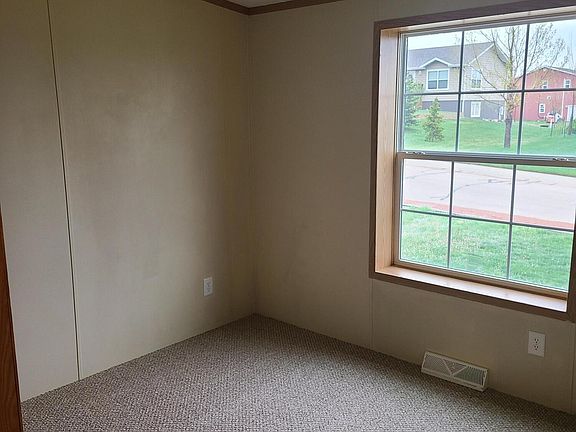 5th image of 308 Willow Creek Dr