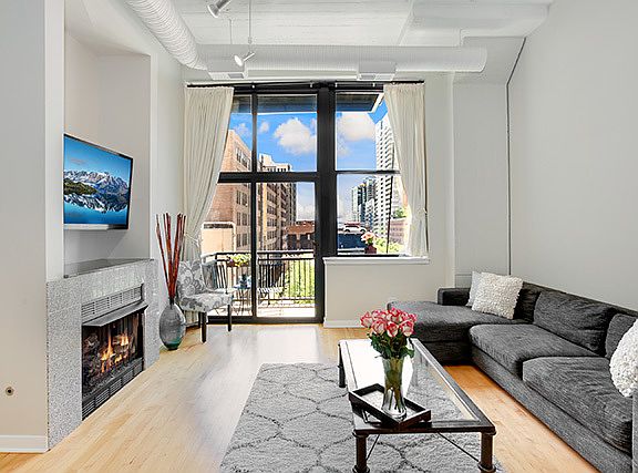 4th image of 547 S Clark St APT 505