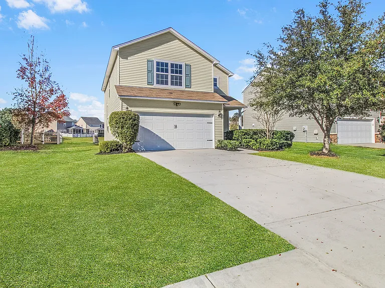 153 Hamilton Grv — Photo 1