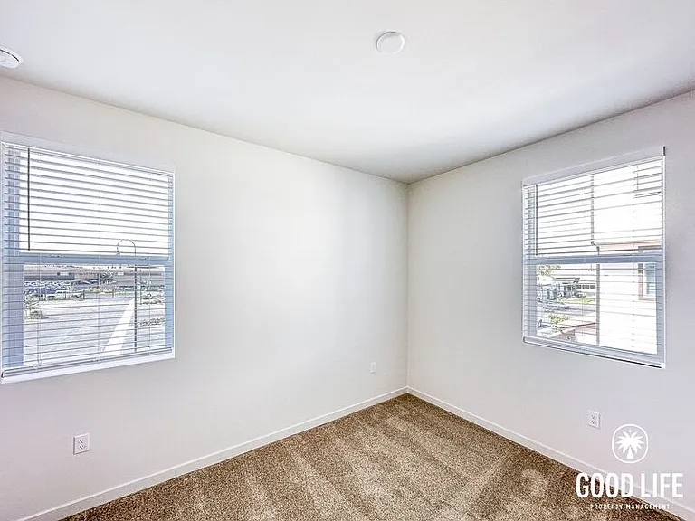 7006 Solara Way — Photo 28