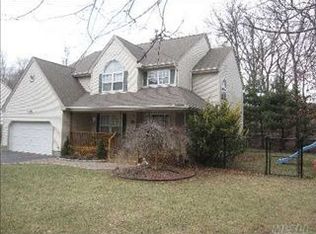 20 Mayfair Ct, Nesconset, NY 11767