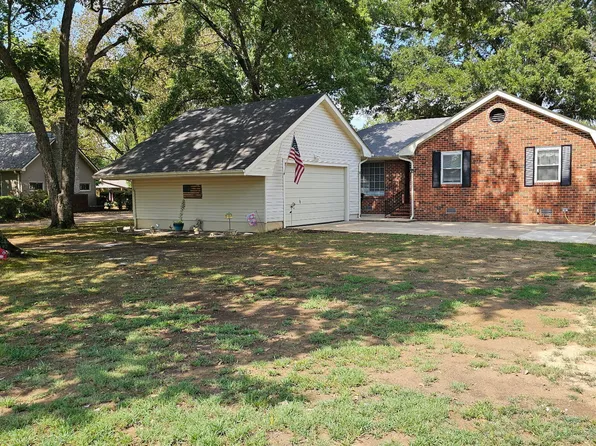 2407 Stoneville St, Dyersburg, TN 38024