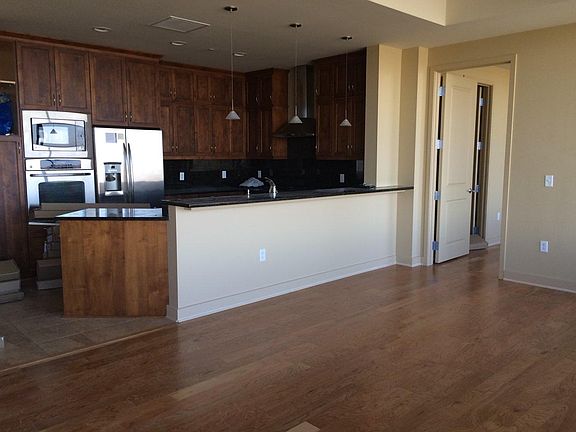 4th image of 700 W 31st St #One