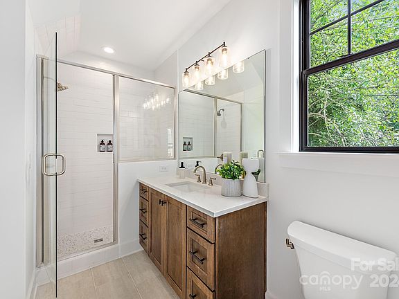 5th image of 842 Sardis Ln