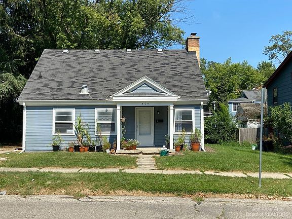 2nd image of 804 Pearl St