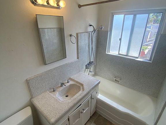 4th image of 4345 33rd St