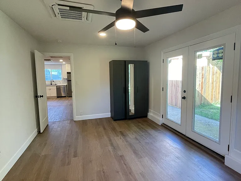 7606 Twin Oaks Ave — Photo 7