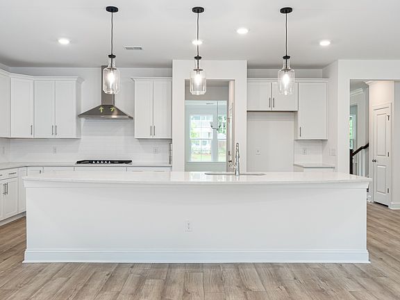 large generous island seating 5 to 6 chairs, perfect for hosting in gourmet kitchen