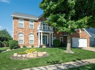 240 Woodcliffe Place Dr, Chesterfield, MO 63005